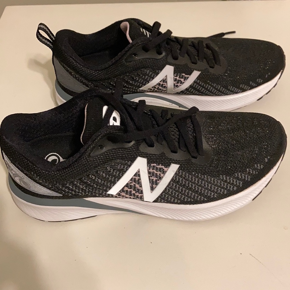 New Balance 870 women’s 8 running shoes